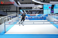 <b>晚舞台的机械舞者</b>